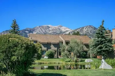 Snowcreek III 415 Gorgeous Mountain Views, Remodeled with Washer Dryer by RedAwning