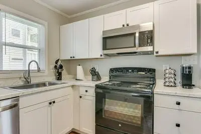 < 2 Mi to Uptown Charlotte: Home w/ Large Yard!