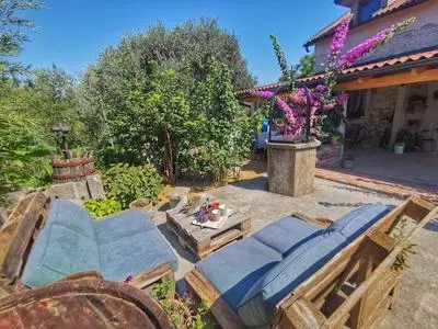 Galic - Stylish Getaway - H