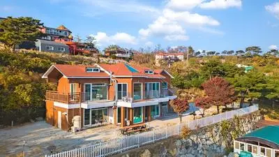 Ganghwa Marinpaibeu Pulbilra Gajok Pension