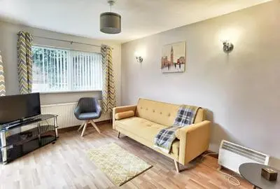 5 Bedroomed House Available for Guests and Contractors Wifi Parking