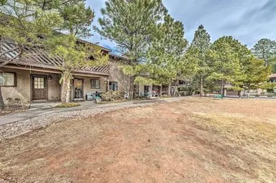 Ruidoso Condo w/ Golf Course View - Walk to Dtwn!