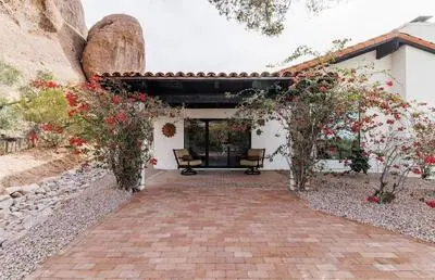 Camelback Mountain Mid-century Modern Villa City Views Pool Hot Tub