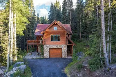 Stunning Views! Ski-in/out Mountain Village Cabin