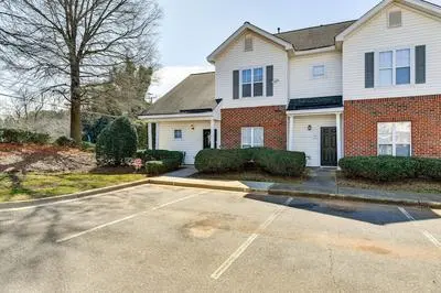 Charlotte Abode ~ 9 Mi to Bank of America Stadium!
