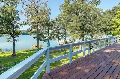Lakefront Arkansas Escape w/ Grill, Dock & Kayaks!