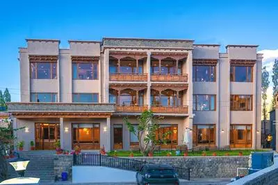 Hotel Zimskhang Villa