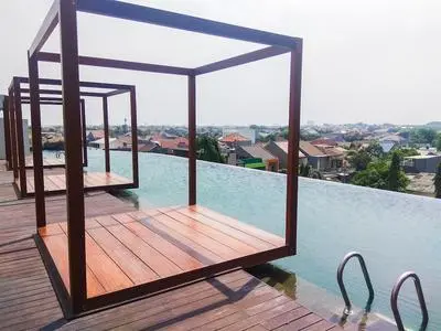 Warm And Cozy Studio At Grand Kamala Lagoon Apartment