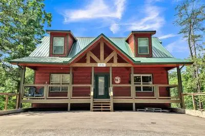 Black Bear Cabin Indoor Pool & Hot Tub Games 3 Bedroom Home by RedAwning