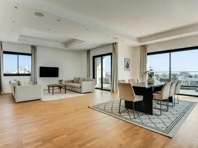 Sanders Crystal 1 - Large 4-bdr Penthouse With Shared Pool