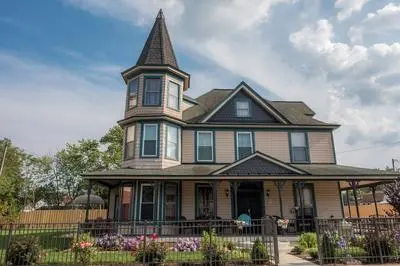Dennison Street Inn Bed & Breakfast