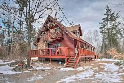 Secluded Johnsburg Retreat w/ Hot Tub & Fire Pit