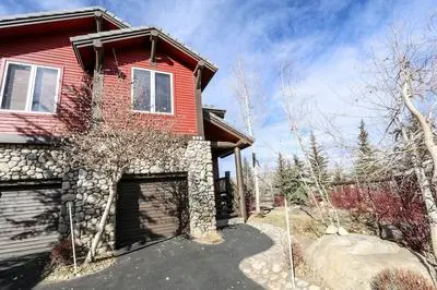 Snowcreek V 999 Mammoth Mountain Views, Private Washer Dryer, Pet-Friendly by RedAwning