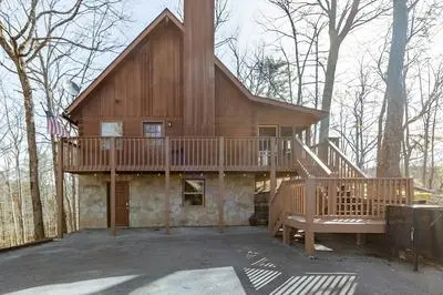 Dudley II by Avantstay Game Room + Enclosed Deck w/ Hot Tub & Views Cozy