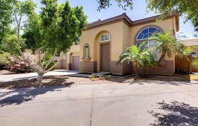 Beautiful Phoenix Home: Private Yard, Pool Access!