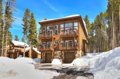 White Cap Lodge 4 Bedroom Townhouse by RedAwning