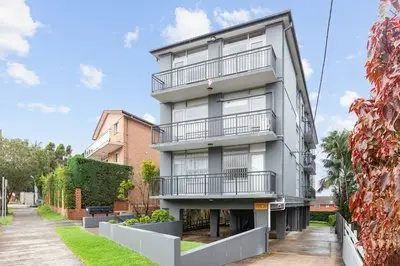 Bright 2-bed Flat With Balcony in Vaucluse