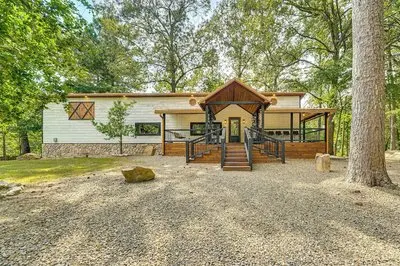 Hike, Fish & Unwind: Cabin w/ Yard in Broken Bow!