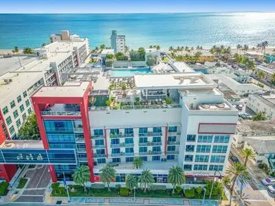 Rooftop Pool Hot Tub Gym Hollywood Beach