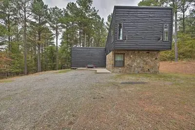 Broken Bow Cabin w/ Hot Tub: 6 Mi to Lake!