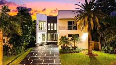 Chic Villa - 2-story Villa Terrace w Grill Pool