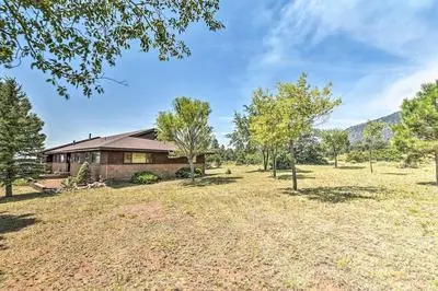 Lovely Flagstaff Home w/ BBQ & Mountain Views!