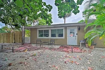 Retreat Half-mile to Beach/siesta Key Village