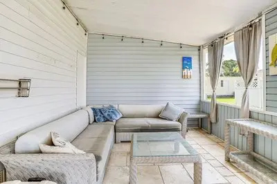 4 Mi to Dtwn Sarasota! Family Home w/ Pool Access