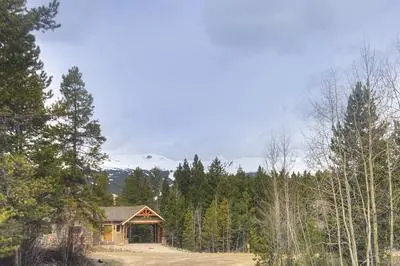 Elk Horn  3 Bedroom Home by RedAwning
