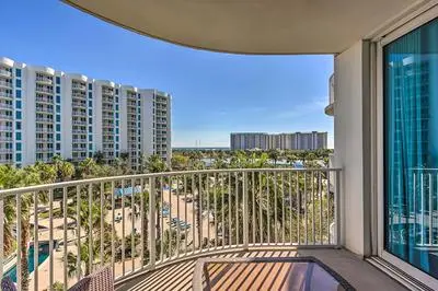 Destin Condo w/ Amenities & Pool < 1/2 Mi to Beach