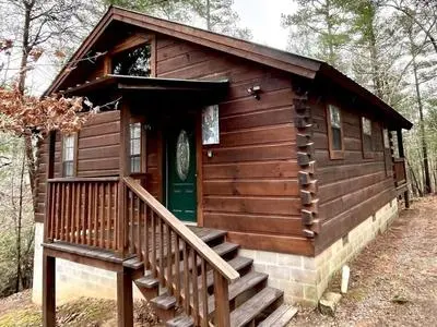 Private and Perfect! - hot tub, king bed, fireplace - dog and motorcycle friendly Studio Cabin by RedAwning