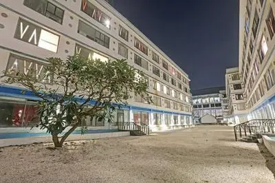 OYO Townhouse 781 Royal Palms Hotel