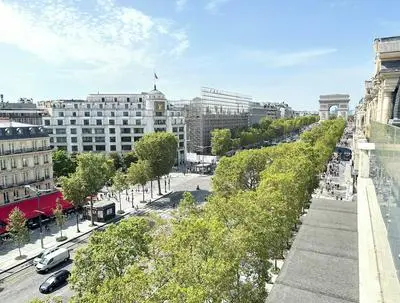 1610 Champs-Élysées