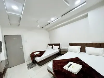 Hotel Shalimar-near Rail Station &Temple
