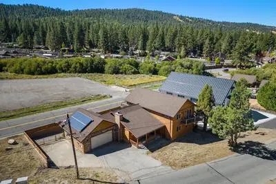 Hot Tub, Game Room, Large Deck w/ Mountain Views, 4bdr Paw Print by Avantstay