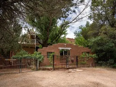 The House of 5 Porches
