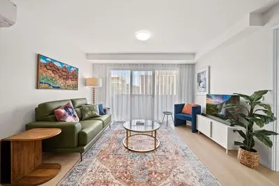 Braddon Retreat: Spacious 1-bed With Parking