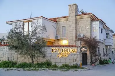 Ivy House Loca