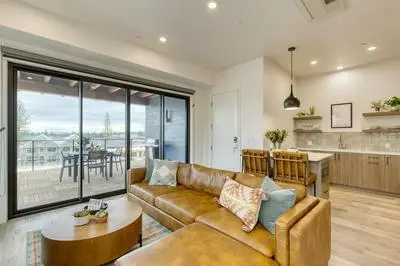 1216 Skyline Ranch 200 Private Hot Tub w View Premier Downtown Location