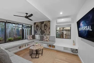 Bright 2-bed New Farm Apartment With Private Patio