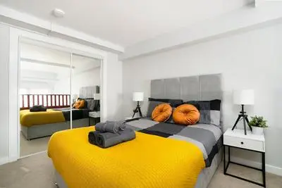 2bed-2bath Flat City Centre