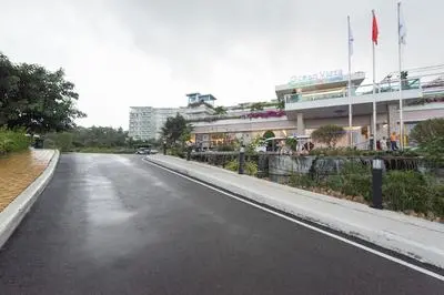 Garden view Apartment - 2 mins to beach