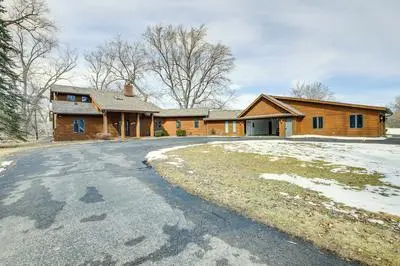 Lake Winnebago Family Retreat: Dock & Deck!