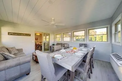 'coty's House' Illinois Getaway w/ Bar: Near Golf!