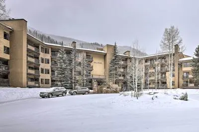 Condo w/ Hot Tub Access - Quick Bus Trip to Ski!