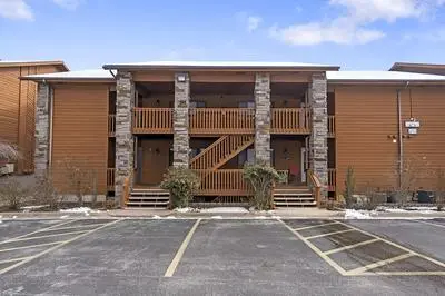 Poolside Oasis at the Pointe 2BR Condo Minutes From Table Rock Lake