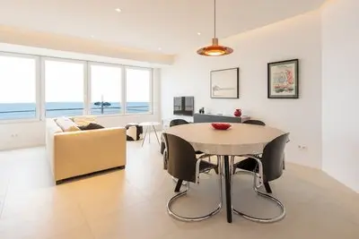 Apartment on Zeedijk With Sea View