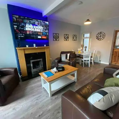 Warm Cozy 2BR House Ormeau Road