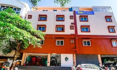 Fabhotel Prestine Tree