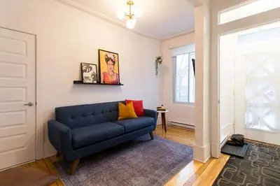Charming Montreal 3 bdr Apartment Next to Subway